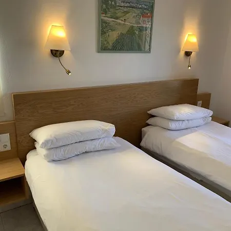 Tara Christina Villa *